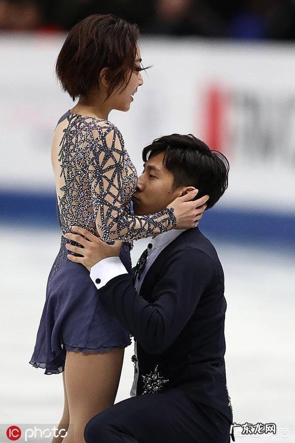 花滑世锦赛上，中国男选手为什么亲吻女搭档肚子他们是情侣吗