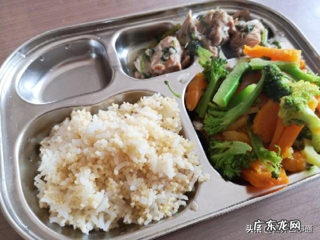 一个成年人每餐正常的饭量是多少？