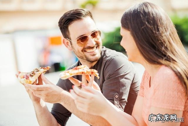 夫妻两人一年不见面,出轨的几率有多大