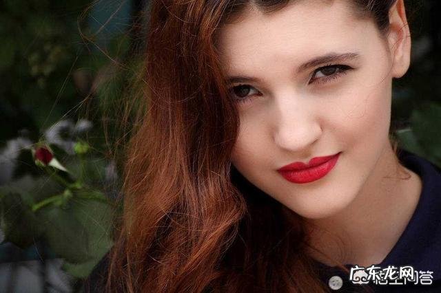 在美俄的刀俎下已成鱼肉,乌克兰的出路到底在哪里?