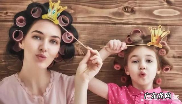 “我要变成万人迷”，宝宝爱打扮是早熟的表现吗