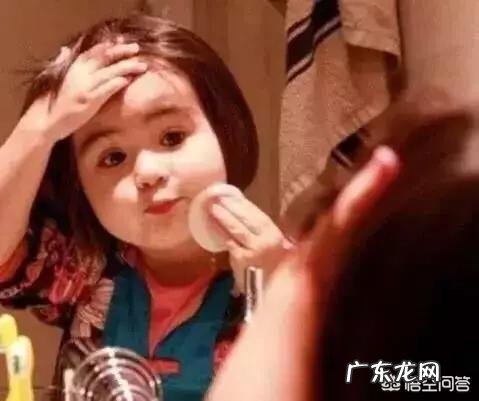 “我要变成万人迷”，宝宝爱打扮是早熟的表现吗