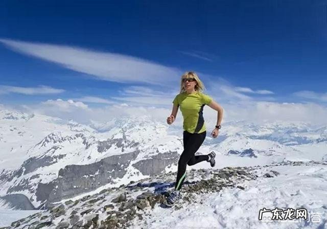 在寒冷的早晨晨练,是跑步好还是快走好?