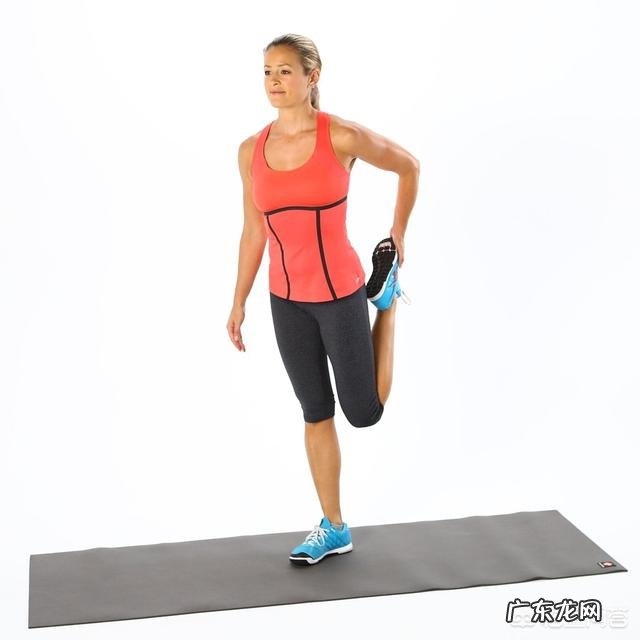 在空地上,有什么跳绳后拉伸的动作