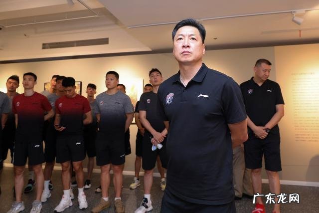 能不能通俗地解释一下:巩晓彬为何离任山东男篮主帅有何影响