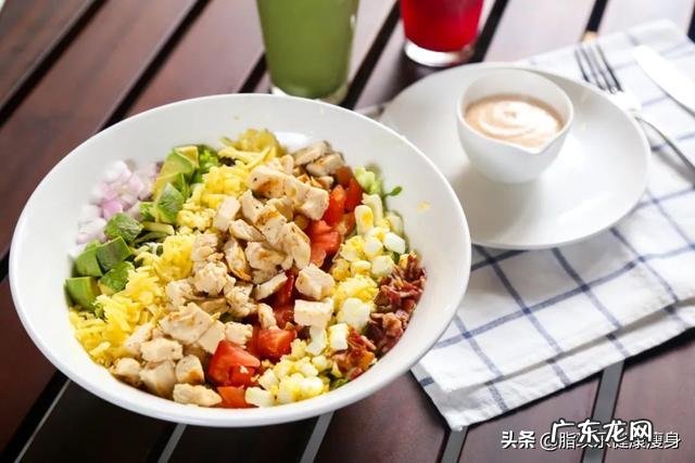 晚饭怎么吃更“减肥”？吃饭前牢记这3句话，比节食减肥好多了