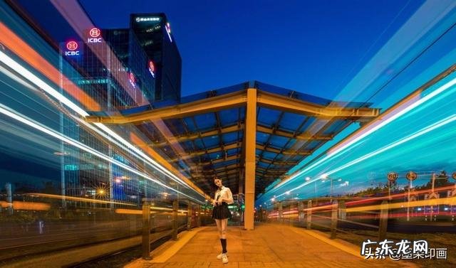 人像摄影作品中那些背景拉丝的照片是怎么拍摄出来的,有什么技巧