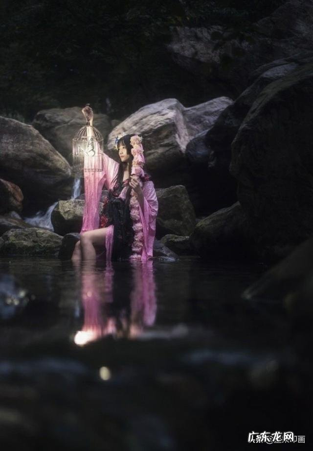 人像摄影作品中那些背景拉丝的照片是怎么拍摄出来的,有什么技巧