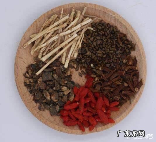 刚满月新生儿肝火过旺特别怕热怎么办?