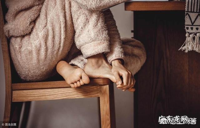 脚后跟干裂脱皮,白醋加食盐泡脚,真的有用吗