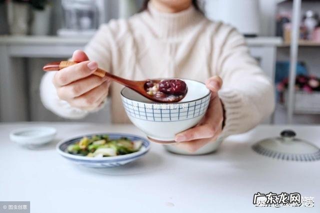 脚后跟干裂脱皮,白醋加食盐泡脚,真的有用吗