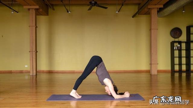先练瑜伽还是先练力量 核心力量瑜伽60分钟课程中文版