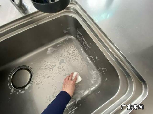 劝孩子勤劳做家务 日常学做家务