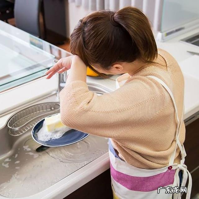 劝孩子勤劳做家务 日常学做家务