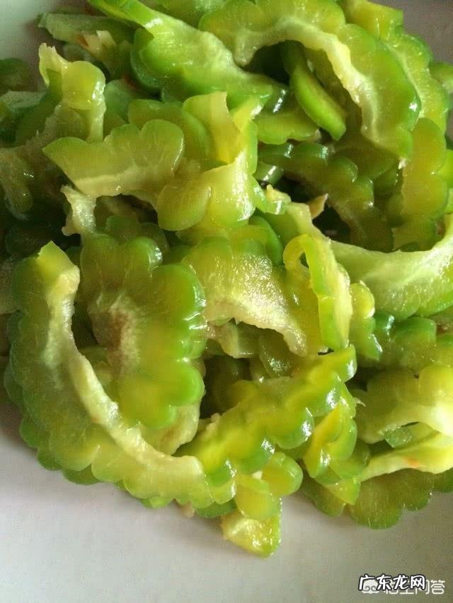怎么做凉拌苦瓜才不苦,好吃下饭呢