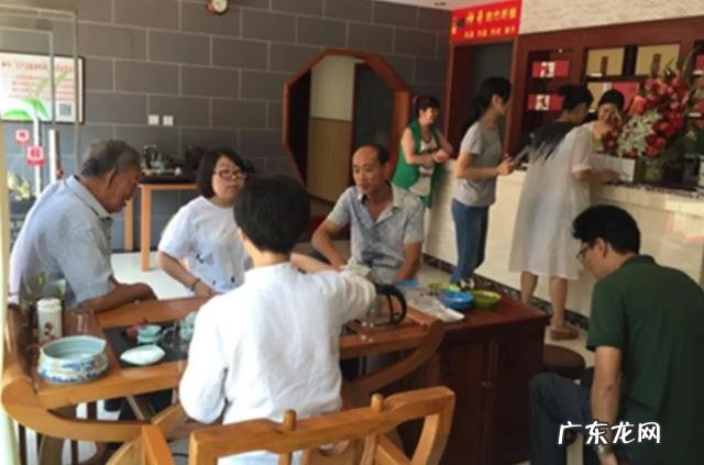 你去买茶叶时老板为什么会问你:“自己喝还是送人”