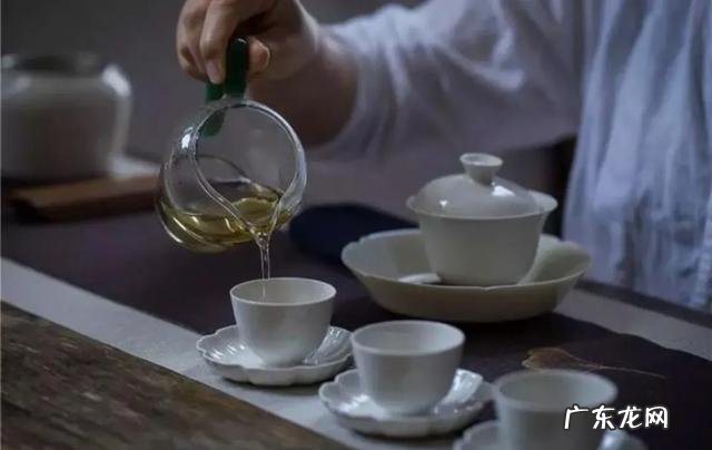 你去买茶叶时老板为什么会问你:“自己喝还是送人”