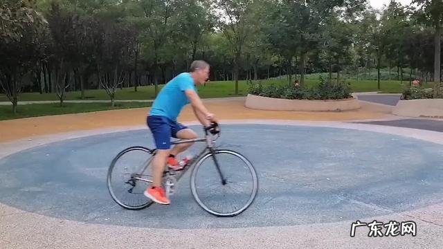 60岁老人还应该骑车吗会有危险吗