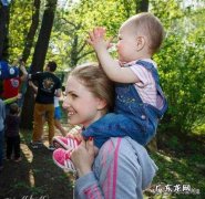 乌克兰美女年轻漂亮苗条，岁数大了咋就发福了呢？