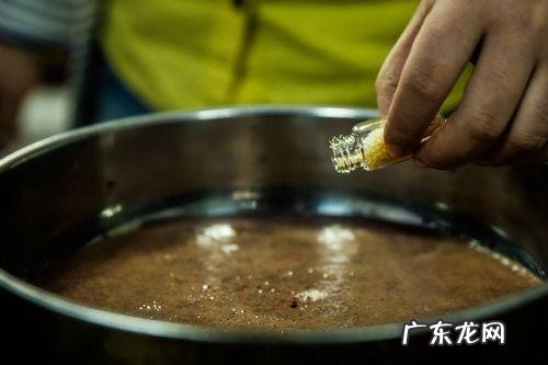 现在市面上卖的成盒的鸭血、猪血到底是什么成分是真的吗