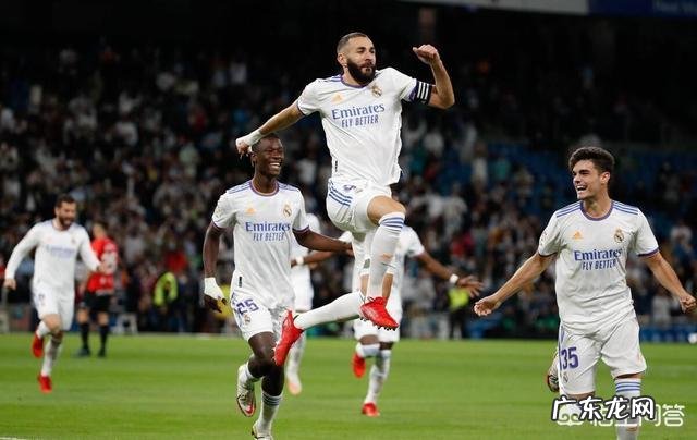 本泽马和莱万是一档水平的中锋吗?如果不是的话,差距在哪?