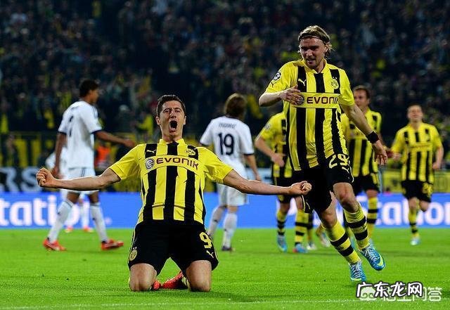 本泽马和莱万是一档水平的中锋吗?如果不是的话,差距在哪?