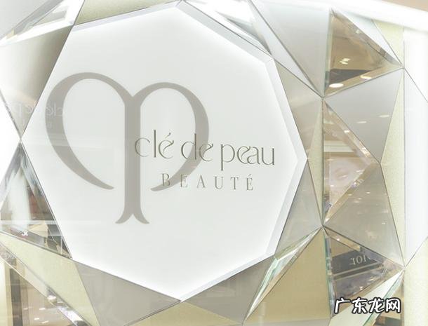 皮肤出油怎么选洁面产品,本人35岁,性别女