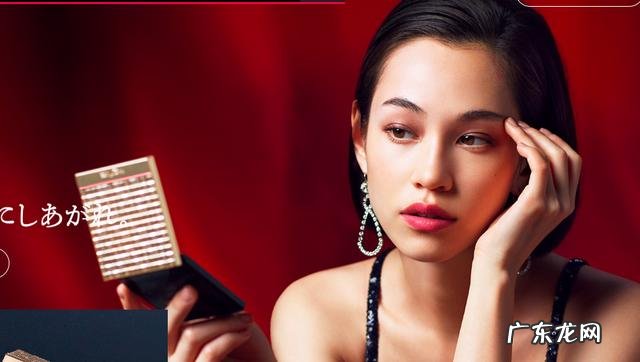 皮肤出油怎么选洁面产品,本人35岁,性别女