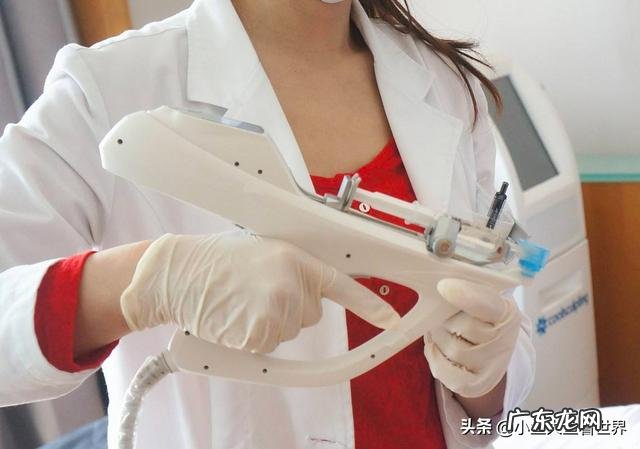 皮肤出油怎么选洁面产品,本人35岁,性别女