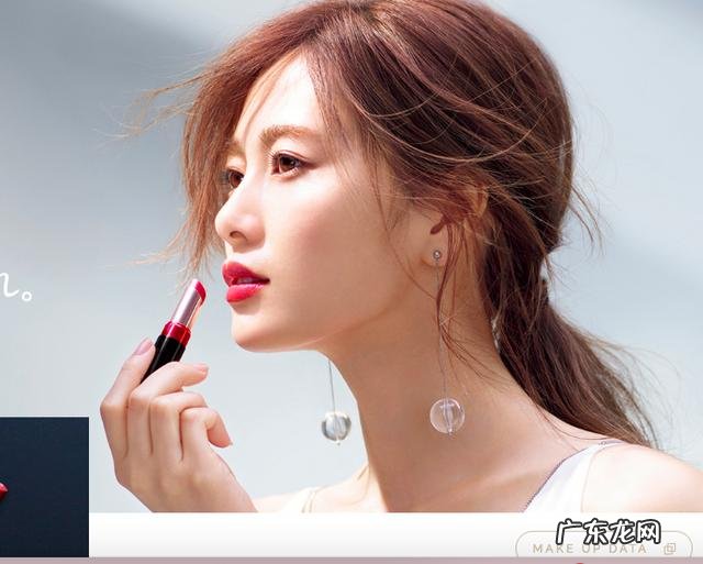 皮肤出油怎么选洁面产品,本人35岁,性别女