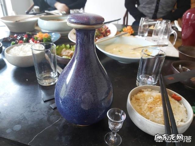 同样是纯粮酿造为什么有的白酒要几千块一瓶,有的才几块钱