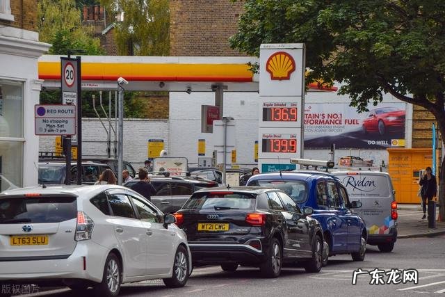 英国加油站没油了,是因为什么,英国真的缺油吗
