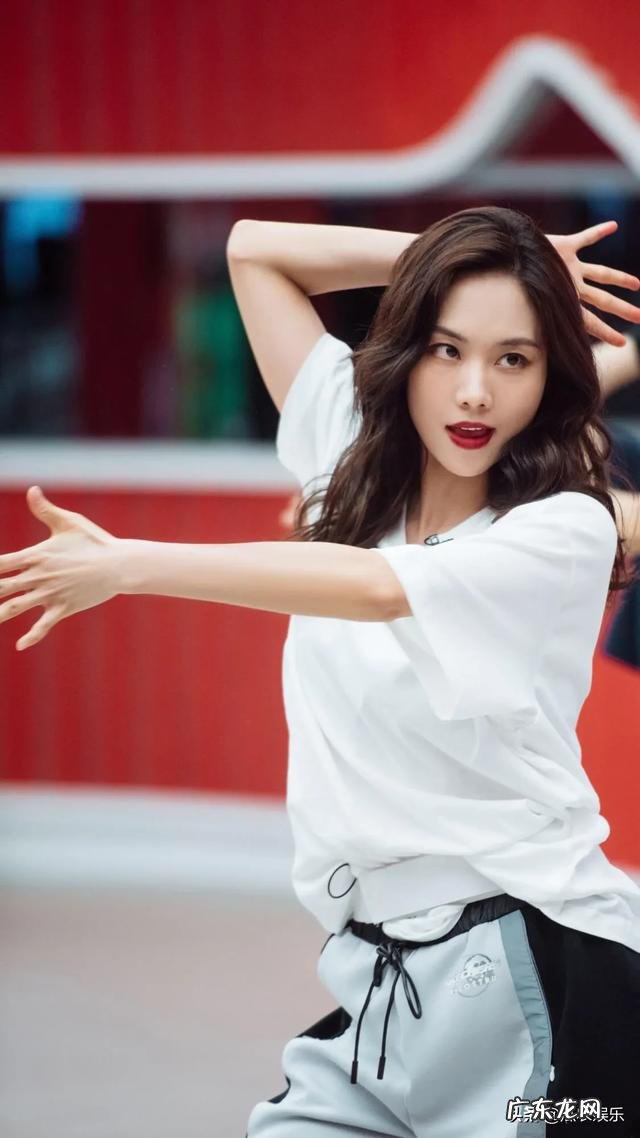 巨石强森的女儿为什么不去好莱坞,反而宣布进入了WWE