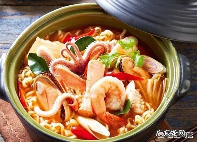 为什么中国人吃泡面总爱在里面加鸡蛋和火腿肠？