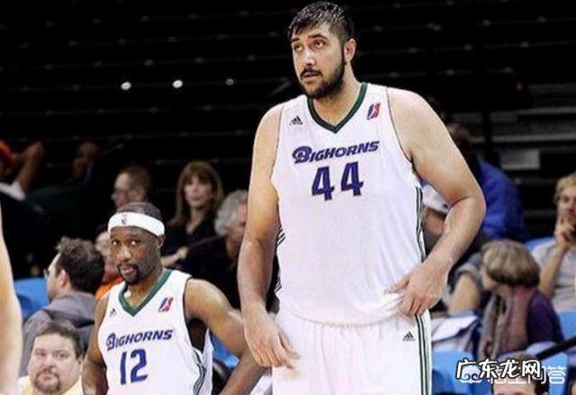 有人知道NBA历史上,谁的体重是最大的吗?