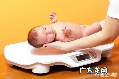 新生儿母乳、大小便均正常,体重为何比出生时要轻?