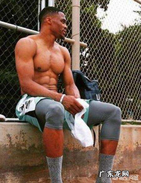 NBA历史上每个位置打球最残暴的球员都有哪些?