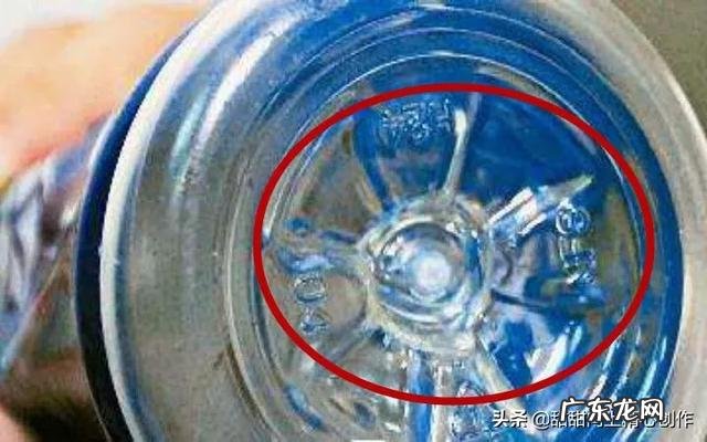 为什么饮料瓶子底部有一个凹槽