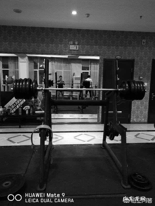 60kg杠铃全蹲一次73个是不是没有100公斤10个效果好?