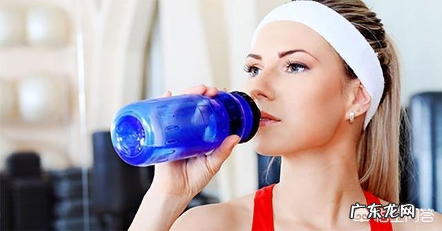 夏天一天身体可以蒸发多少水?