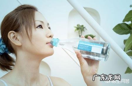 夏天一天身体可以蒸发多少水?