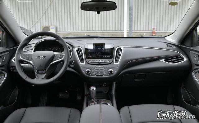 方脸的女生,适合留什么发型?