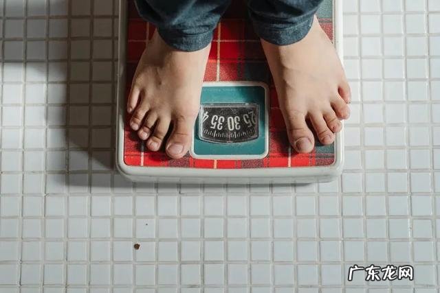 超重9.6%,肥胖6.4%。对照数字,看你家孩子体重标准吗?