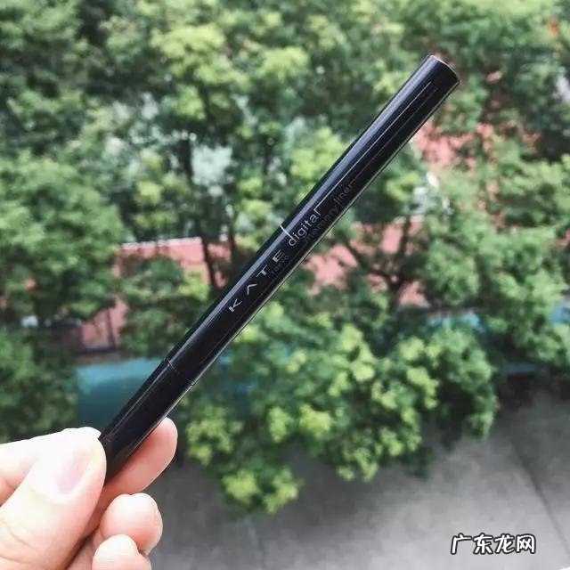 能否帮忙推荐一款好用,不晕染的眼线笔