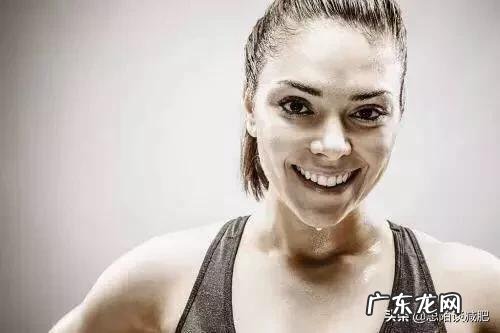 跑步减肥出汗和不出汗哪个效果好呢，为什么