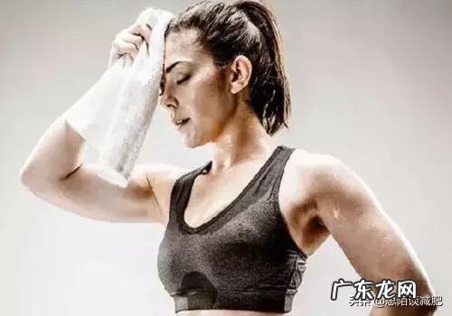 跑步减肥出汗和不出汗哪个效果好呢，为什么