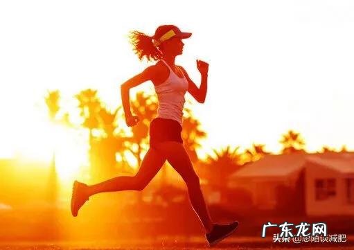 跑步减肥出汗和不出汗哪个效果好呢，为什么