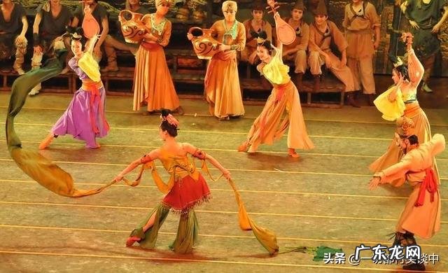 历史上\&#8221;楚王好细腰“中的细腰，到底指什么呢