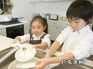 让孩子洗碗的目的是什么 为什么一定要让孩子洗碗