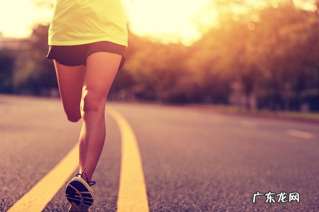 五十岁左右女人穿什么裤子好看?